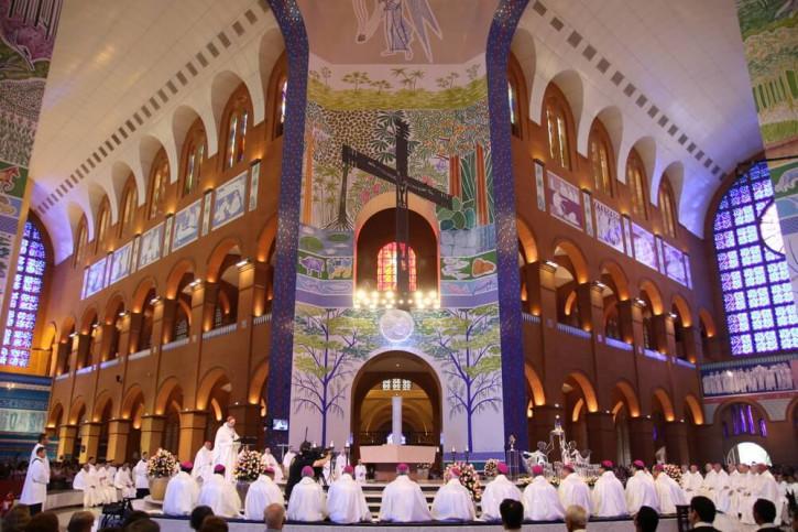 Bispos brasileiros se reúnem para contemplar a memória da Mãe Aparecida.jpg