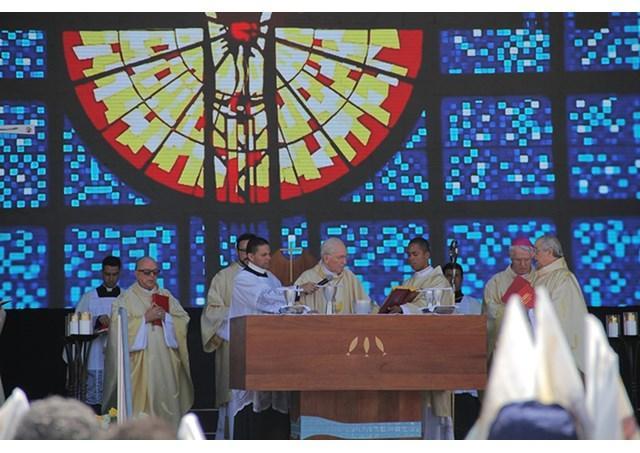 Missa especial do Jubileu de 300 anos acolhe milhares de fiéis em Aparecida.jpg Missa especial do Jubileu de 300 anos acolhe milhares de fiéis em Aparecida.jpg