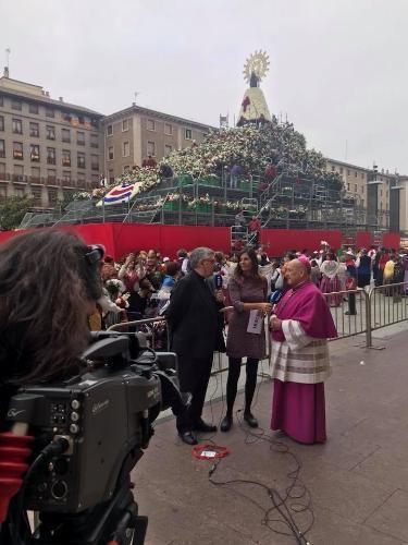 Oferenda floral à Nossa Senhora do Pilar bate o recorde com oito toneladas de flores.jpg
