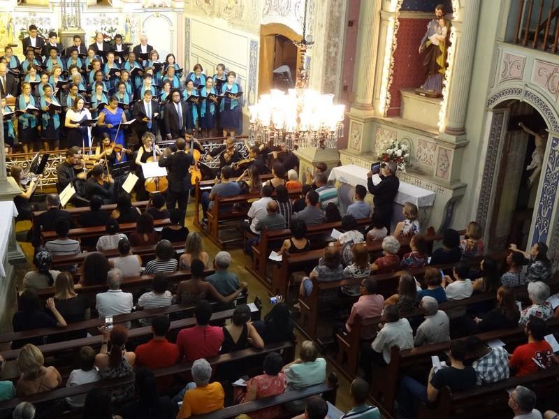 Coral Polifônico Arquidiocesano Benedictus se apresenta em Juiz de Fora.jpg