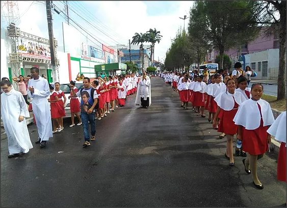 Itabaiana (SE) recebe milhares de coroinhas durante encontro.png