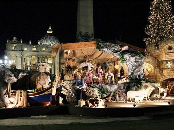 Vaticano se prepara para receber Árvore de Natal e Presépio na Praça de São Pedro.jpg