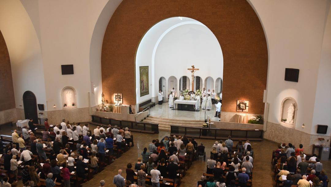 Dedicada em São Paulo a igreja e altar da Paróquia São Gabriel Arcanjo.jpg