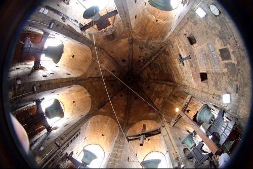 Espanha realiza tradicional ?Toque de Defuntos? com 400 campanários.jpg