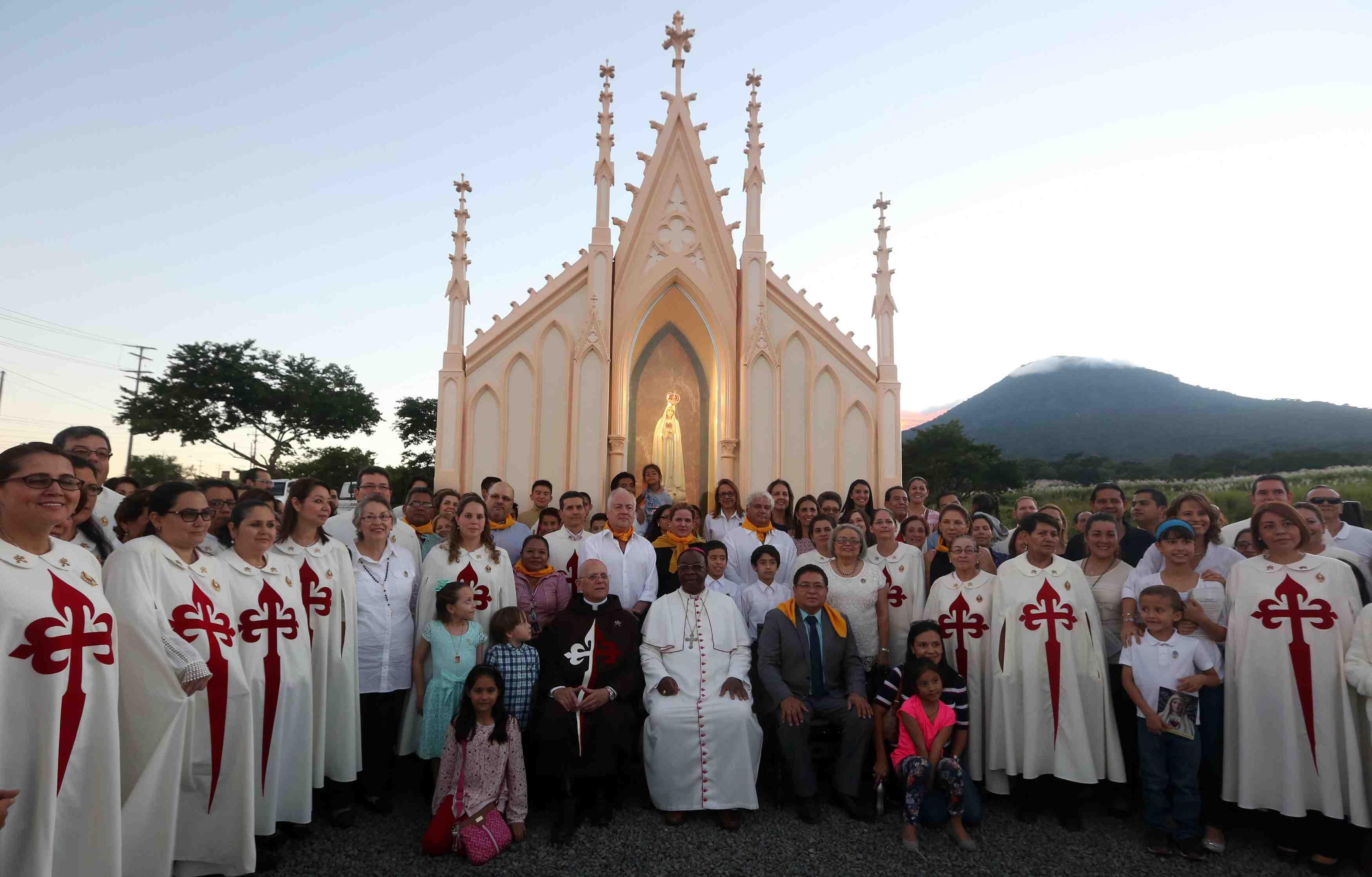Arautos do Evangelho inauguram capela em El Salvador.jpg