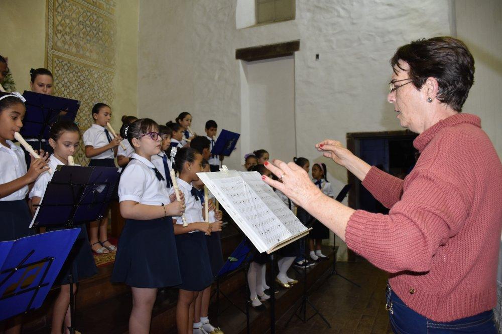 Musical de Crianças embeleza cerimônias em Anchieta (ES).jpg