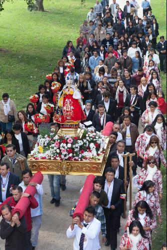 Equatorianos em Valência rendem homenagem a Nossa Senhora de Quinche.jpg