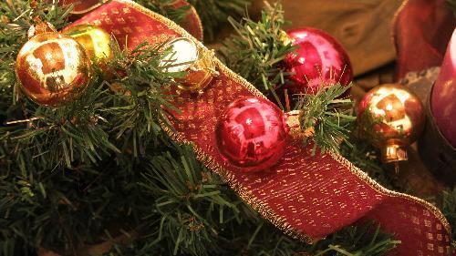 O dia em que faltaram as maçãs e nasceram as bolas de Natal 1.jpg
