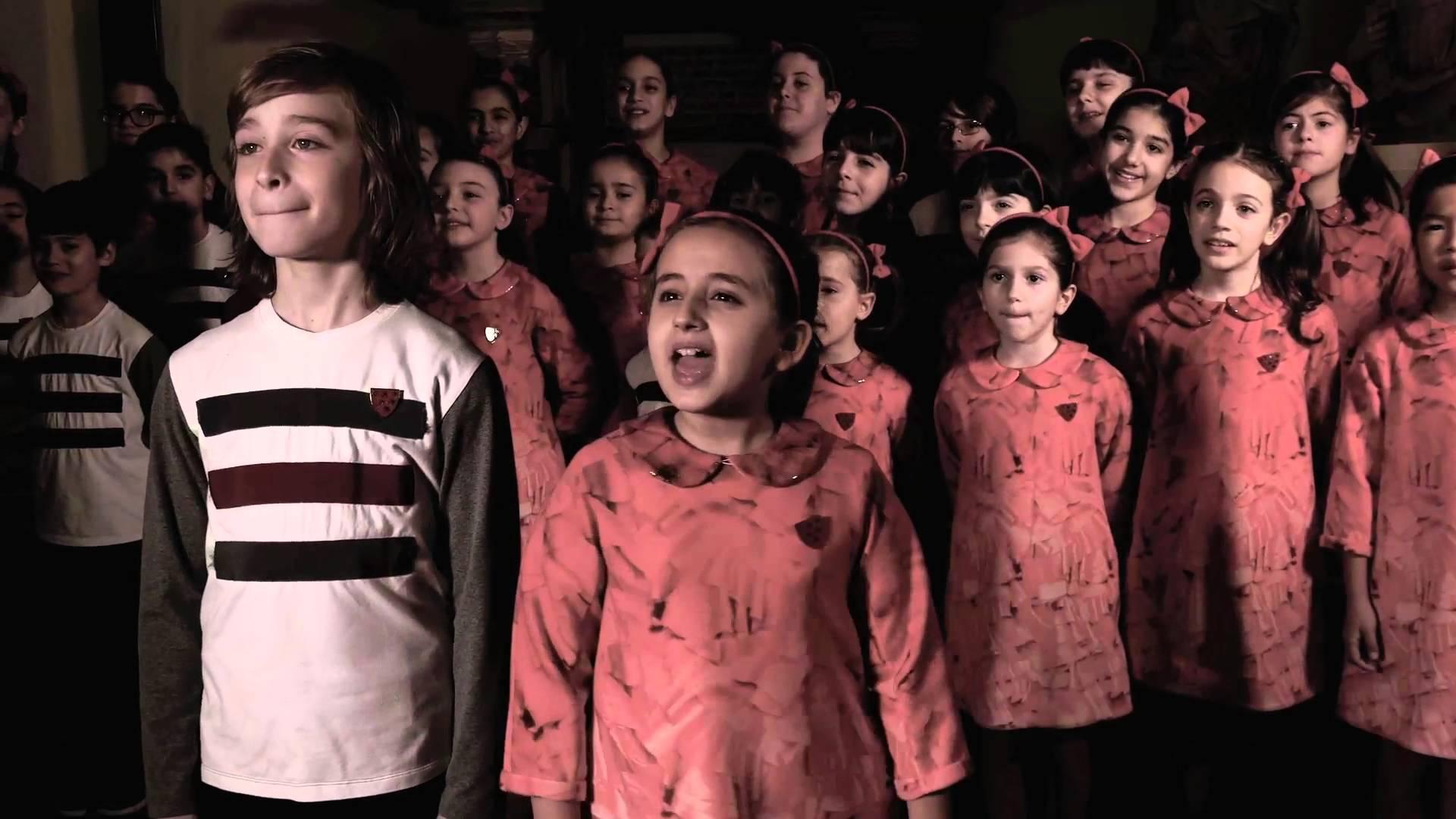 08-12Coral de Crianças é recebido pelo Papa e canta para ele.jpg
