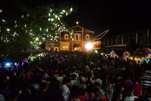 Com Missas do Galo Filipinas prepara celebração de Natal.jpg