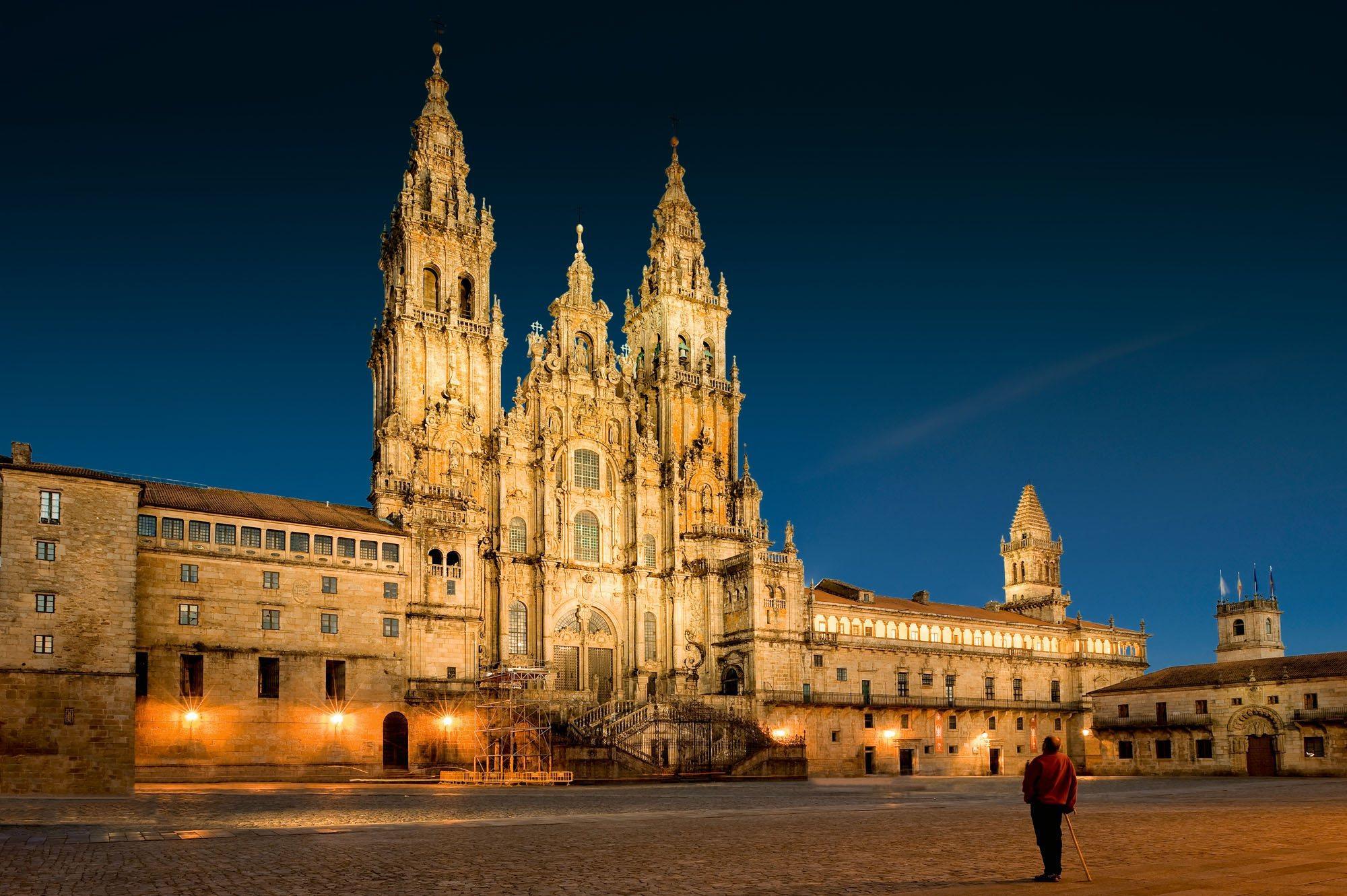 Catedral de Santiago de Compostela recebe 300 mil peregrinos e bate recorde.jpg