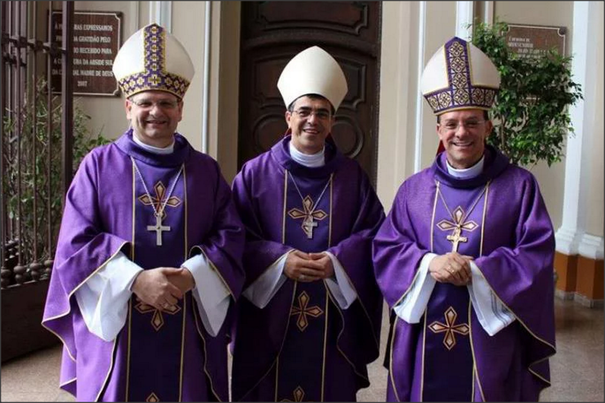 Bispos auxiliares de Porto Alegre comemoram 25 anos de vida presbiteral.png