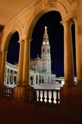 Ano novo é ocasião de ação de graças no Santuário de Fátima, Portugal.jpg