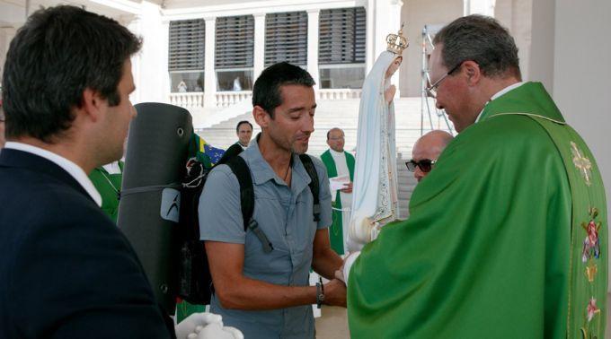 Velejador percorre 6,6 mil Km para entregar Imagem de Fátima à Bahia.jpg