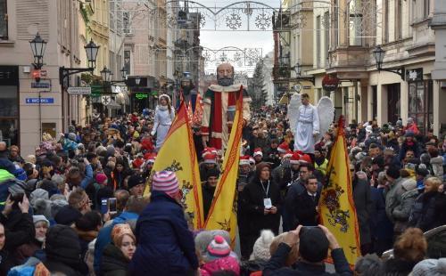 Marcha dos Reis Magos na Polônia conta com a participação de mais de 1 milhão de pessoas.jpg