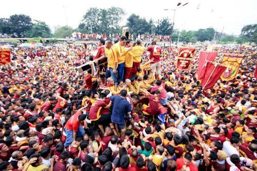 A Fé é a fonte de fortaleza do povo filipino, afirma Reitor da Basílica do Nazareno Negro.jpg