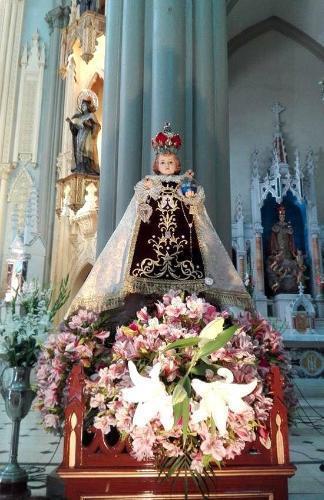 Rendem em Lima homenagem ao Menino Jesus de Praga.jpg