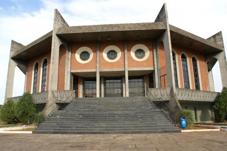 Catedral do Divino Espírito Santo, em Umuarama (PR) completa 44 anos.jpg