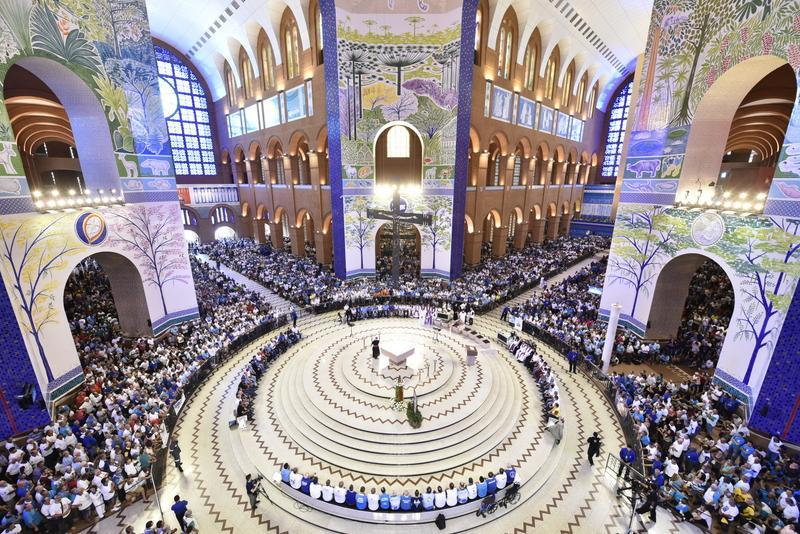 Santuário Nacional de Aparecida recebe 10ª Romaria do Terço dos Homens A12 Thiago Leon.jpg Santuário Nacional de Aparecida recebe 10ª Romaria do Terço dos Homens A12 Thiago Leon.jpg