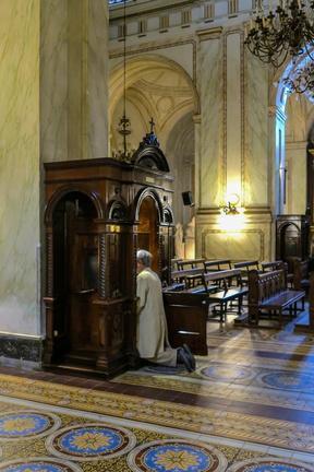 Sacerdote missionário destaca assiduidade dos fiéis à Confissão na África.jpg Sacerdote missionário destaca assiduidade dos fiéis à Confissão na África.jpg