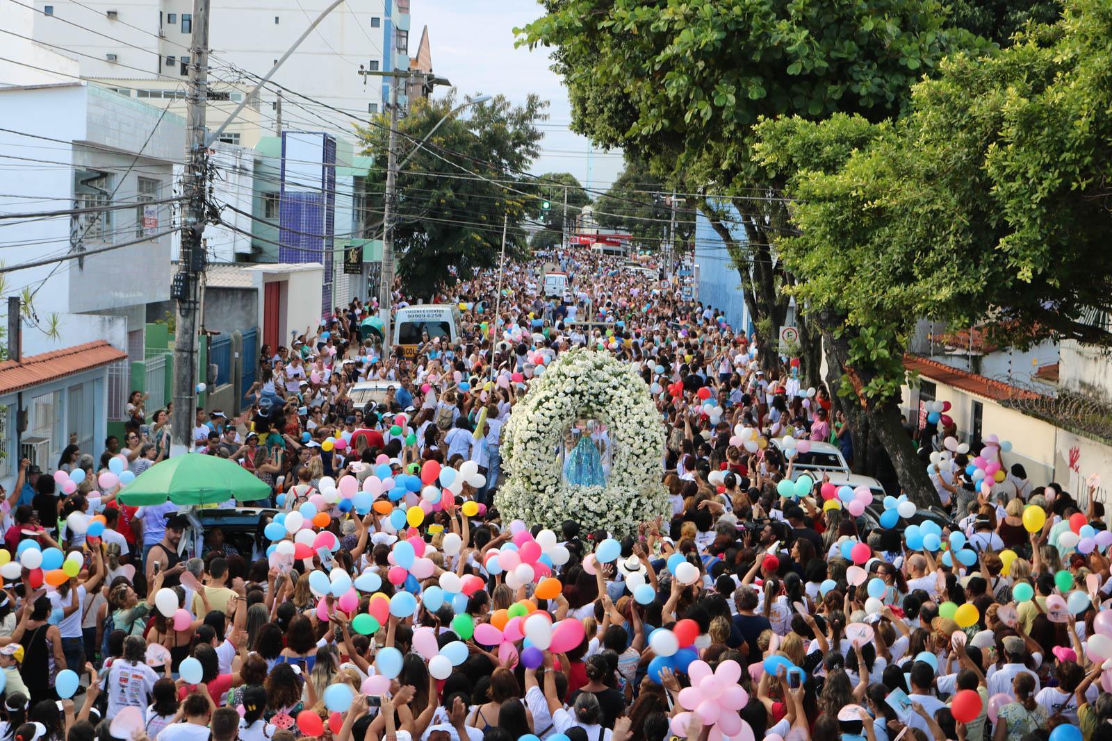 Mais de 60 mil participam da Romaria das Mulheres da Festa da Penha, em Vila Velha (ES).jpg