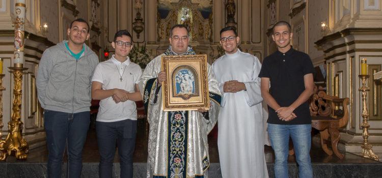 Ícone de Nossa Senhora das Vocações chega a catedral de Guarulhos (SP).jpg