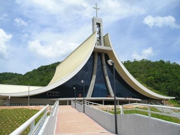 No Sul, santuário reúne 3 mil Ministros Extraordinários da Sagrada Comunhão.jpg