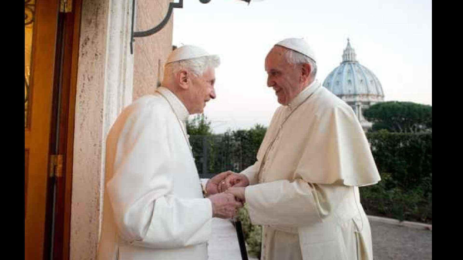 08Novo livro de Ratzinger terá prefácio de Francisco.jpg