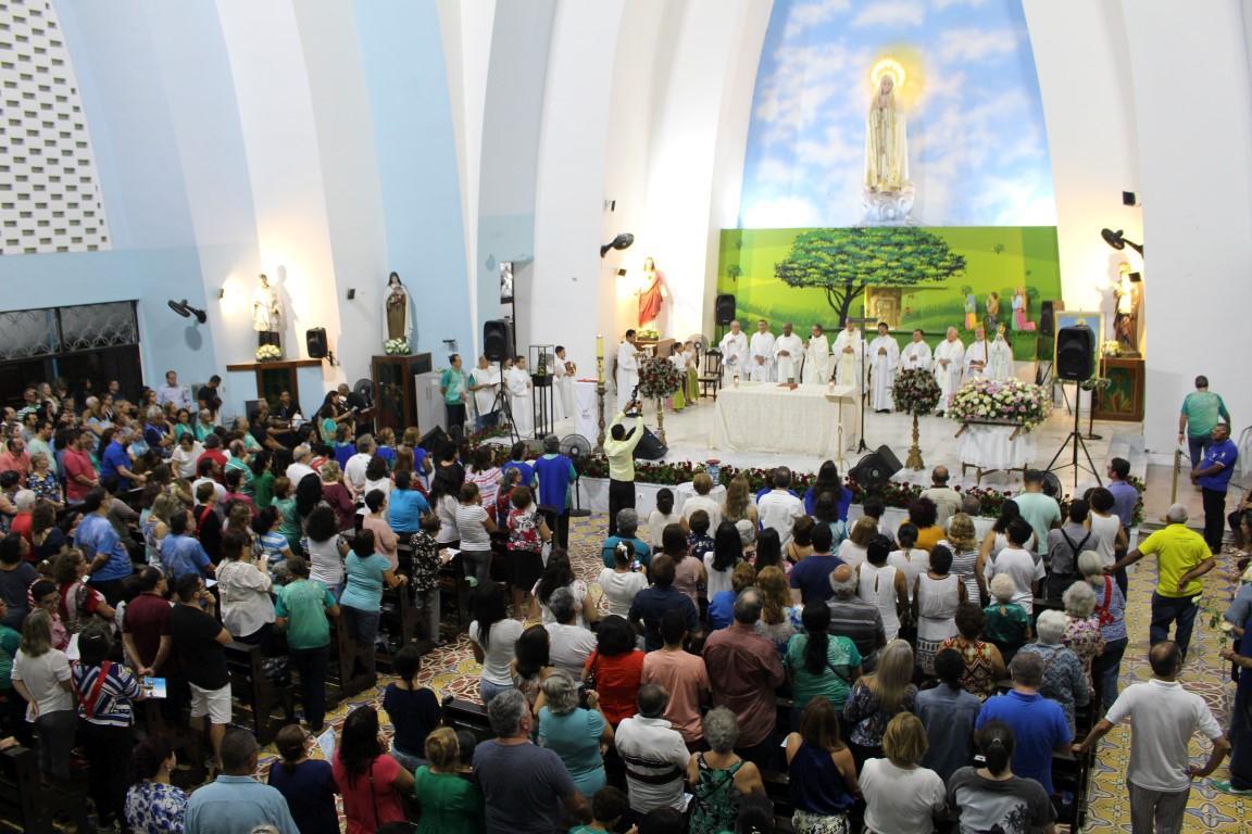 Santuário de Fátima, no Recife, rende graças à Padroeira.jpg