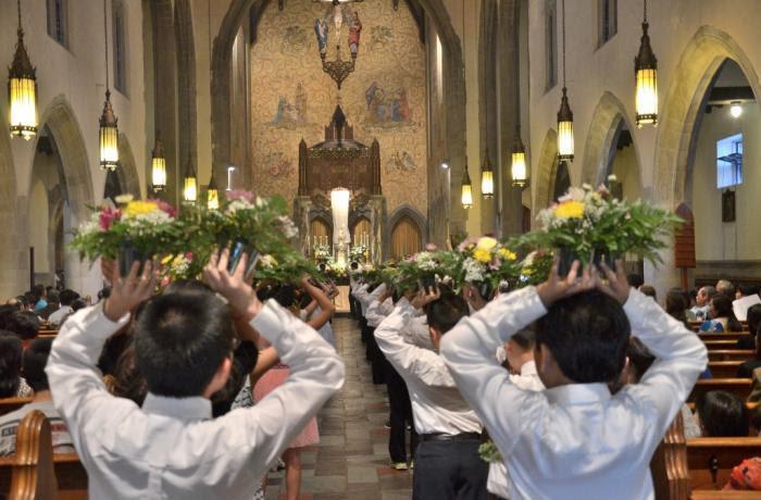 Em Maio, no Vietnam, flores, cantos e danças para honrar a Virgem .jpg