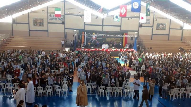 Mais de 1,6 mil recebem Sacramento da Crisma em Pouso Alegre (MG).jpg