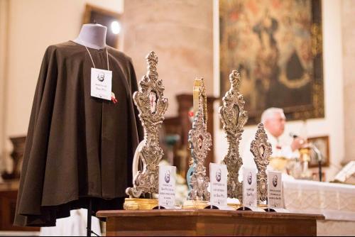 Relíquias do Padre Pio peregrinam pelo México.jpg