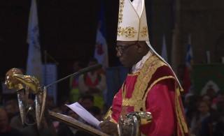 Mais de 12 mil peregrinos caminharam de Paris a Chartres por três dias.jpg