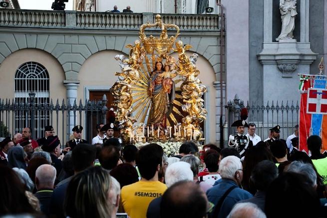Salesianos celebram sua padroeira, a Auxiliadora dos Cristãos.jpg